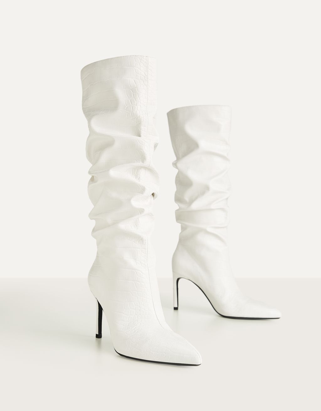 Botas tacón arrugadas - Novedades - Bershka Ecuador