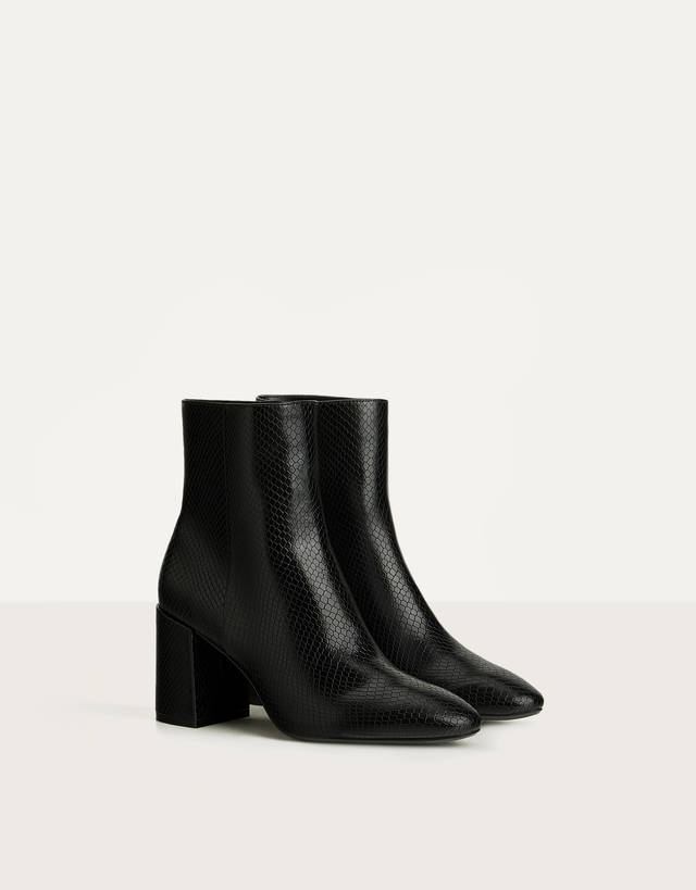 chelsea boots bershka