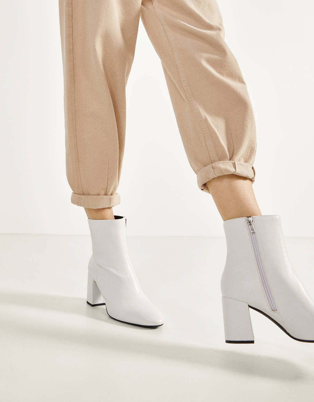 Botines tacón cremallera - Pantalones - Bershka Costa Rica