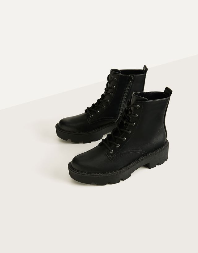 Shiny flat boots Clearance