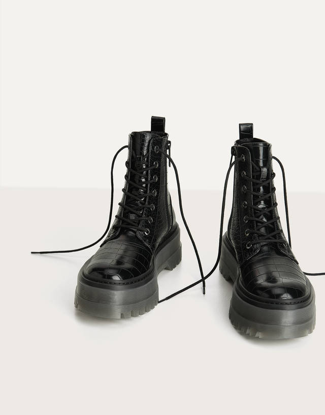 Botines plataforma track grabado animal - Botas y Botines - Bershka Panamá