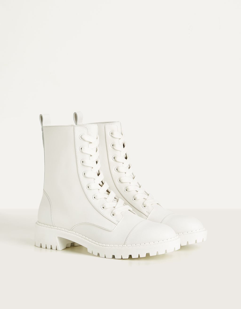 white boots bershka