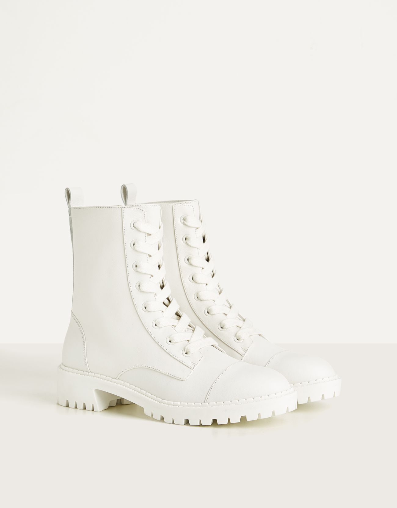 Белые кожаные ботинки. Шанель 34082 ботинки. Белые кожаные ботинки. Женские ботинки lifexpert зимние белые 2201-002006. Ботинки женские chanel b338.