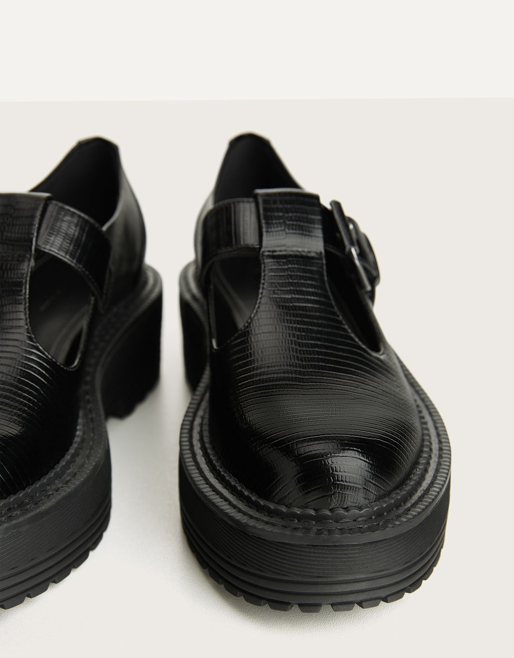 flat platform shoes black