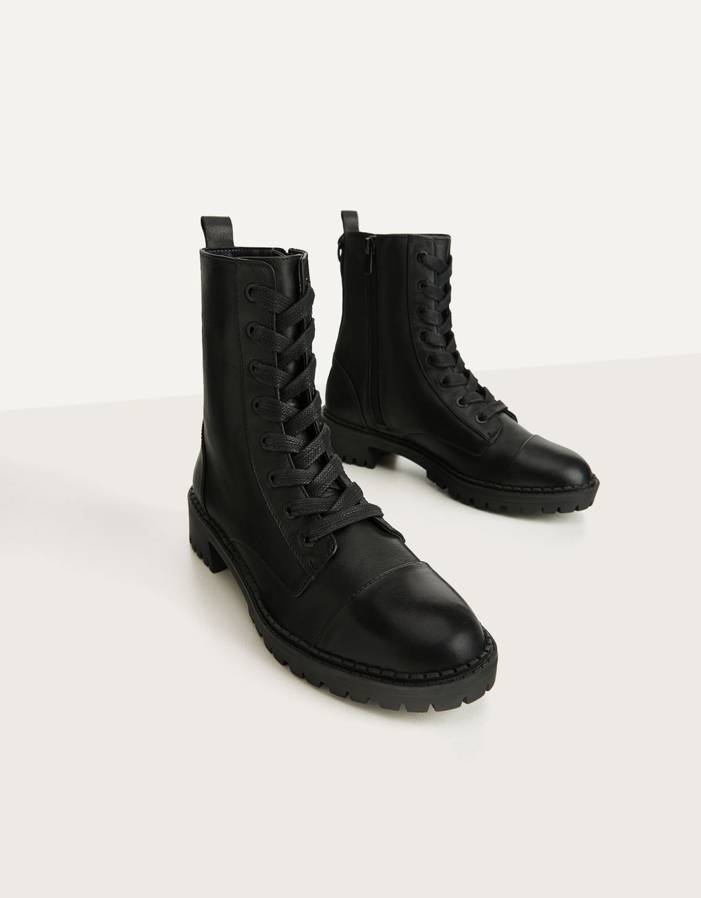 Botines planos PIEL acordonados - null - Bershka Costa Rica