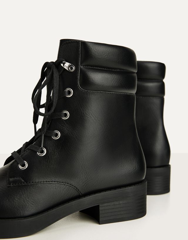 bottines plates à lacets