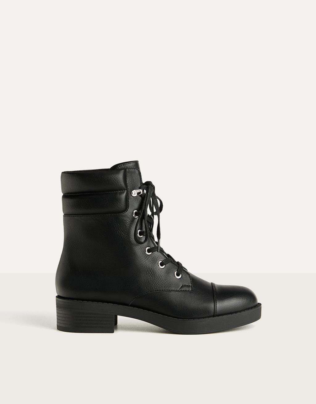 Botines planos acordonados - null - Bershka España - Islas Canarias