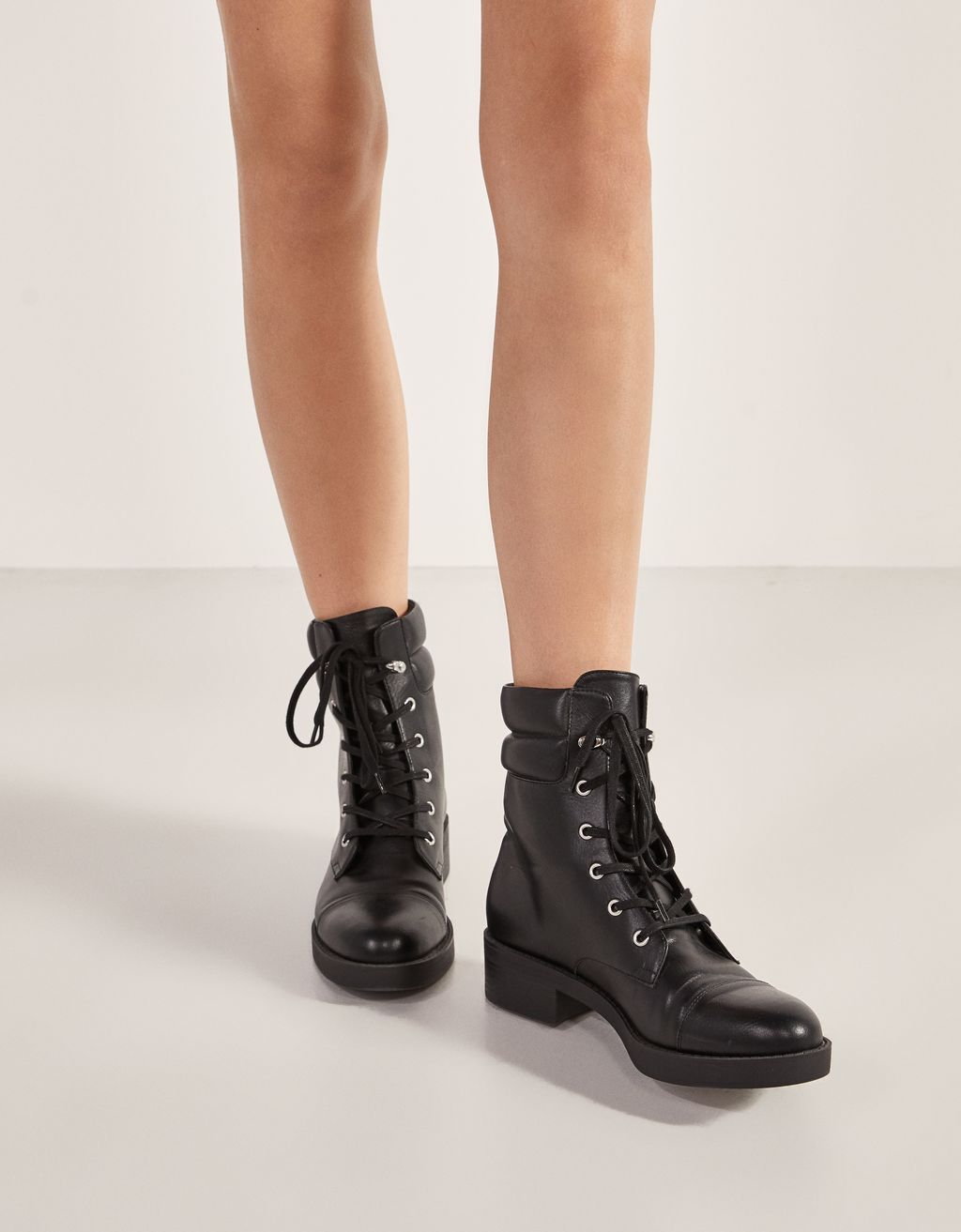 Botines planos acordonados - null - Bershka España - Islas Canarias