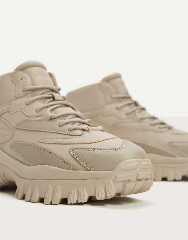 hiking trainers