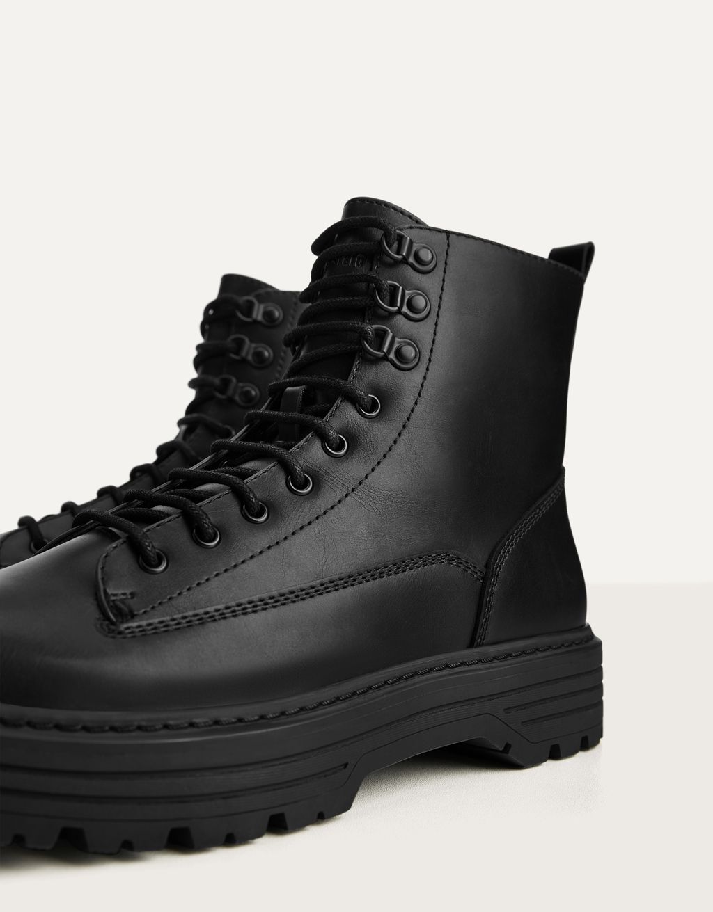 Botas acordonadas hombre - Zapatos - Bershka Panamá