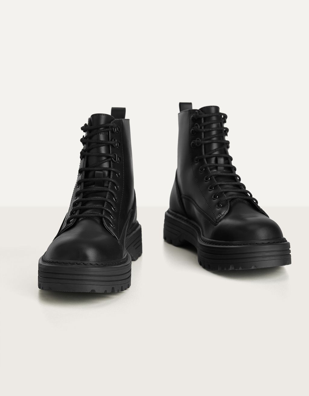 Botas acordonadas hombre - Zapatos - Bershka Panamá