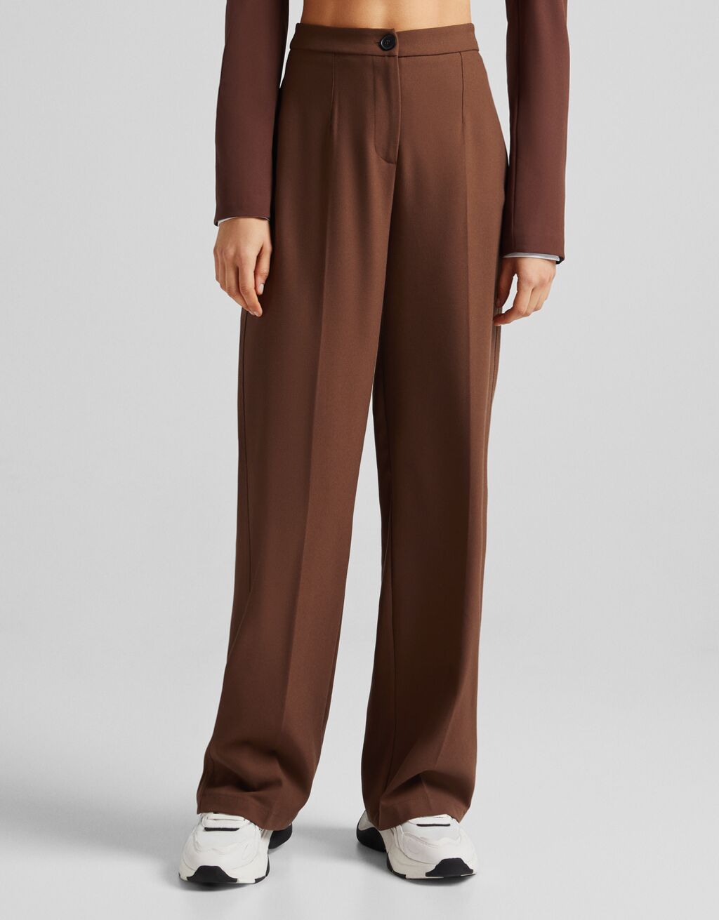 Wide-leg trousers with back pocket