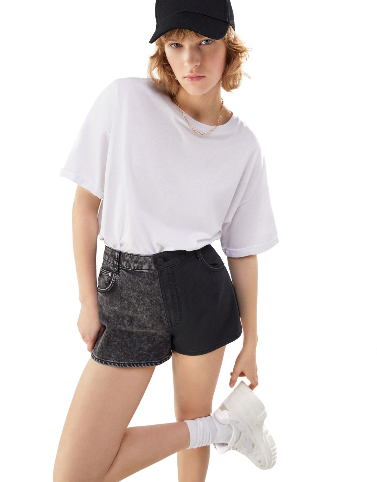 Bershka İki renkli fitilli şort 6 Bershka İki renkli fitilli şort 7
