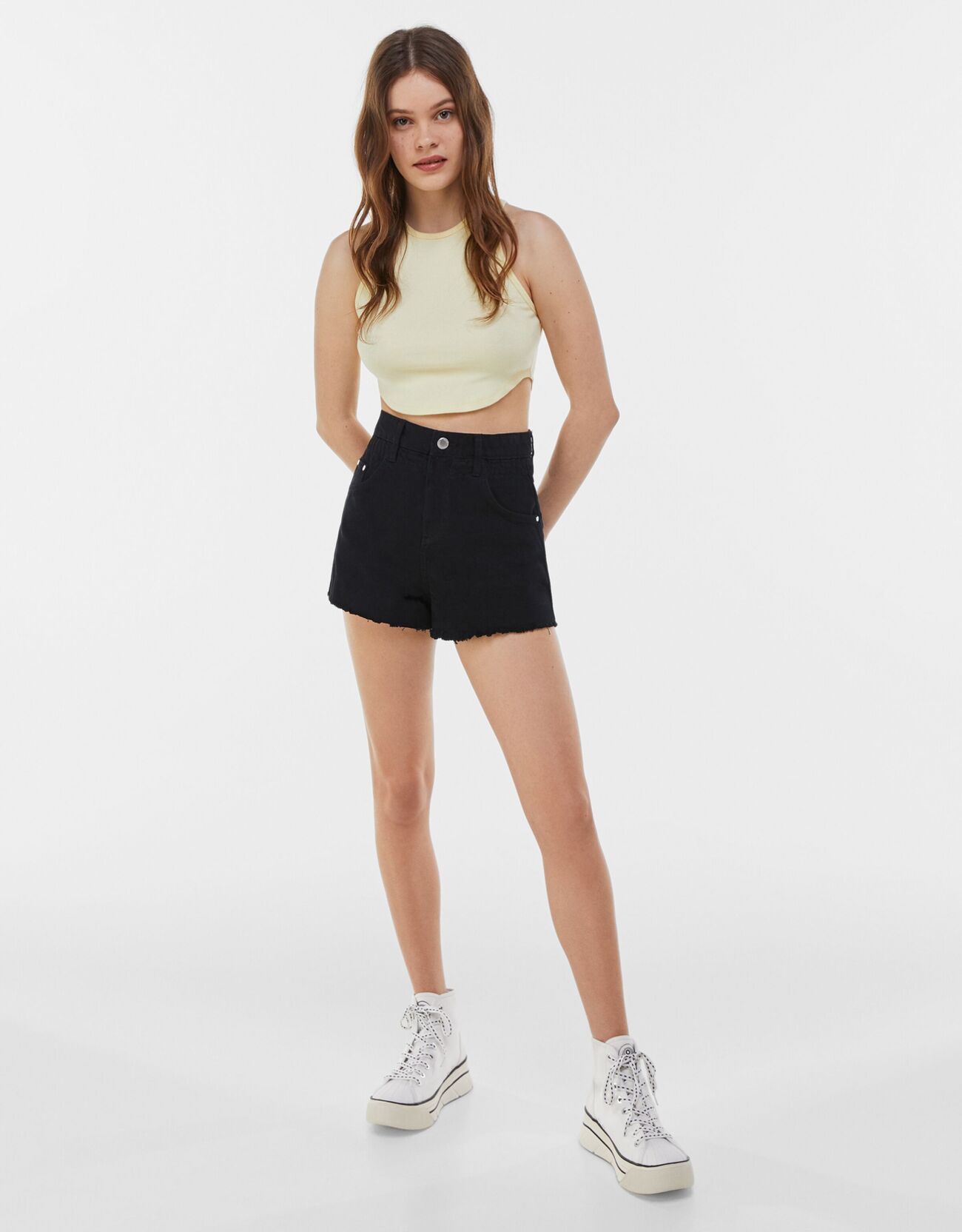 Bershka Fitilli paperbag şort 0 Bershka Fitilli paperbag şort 1