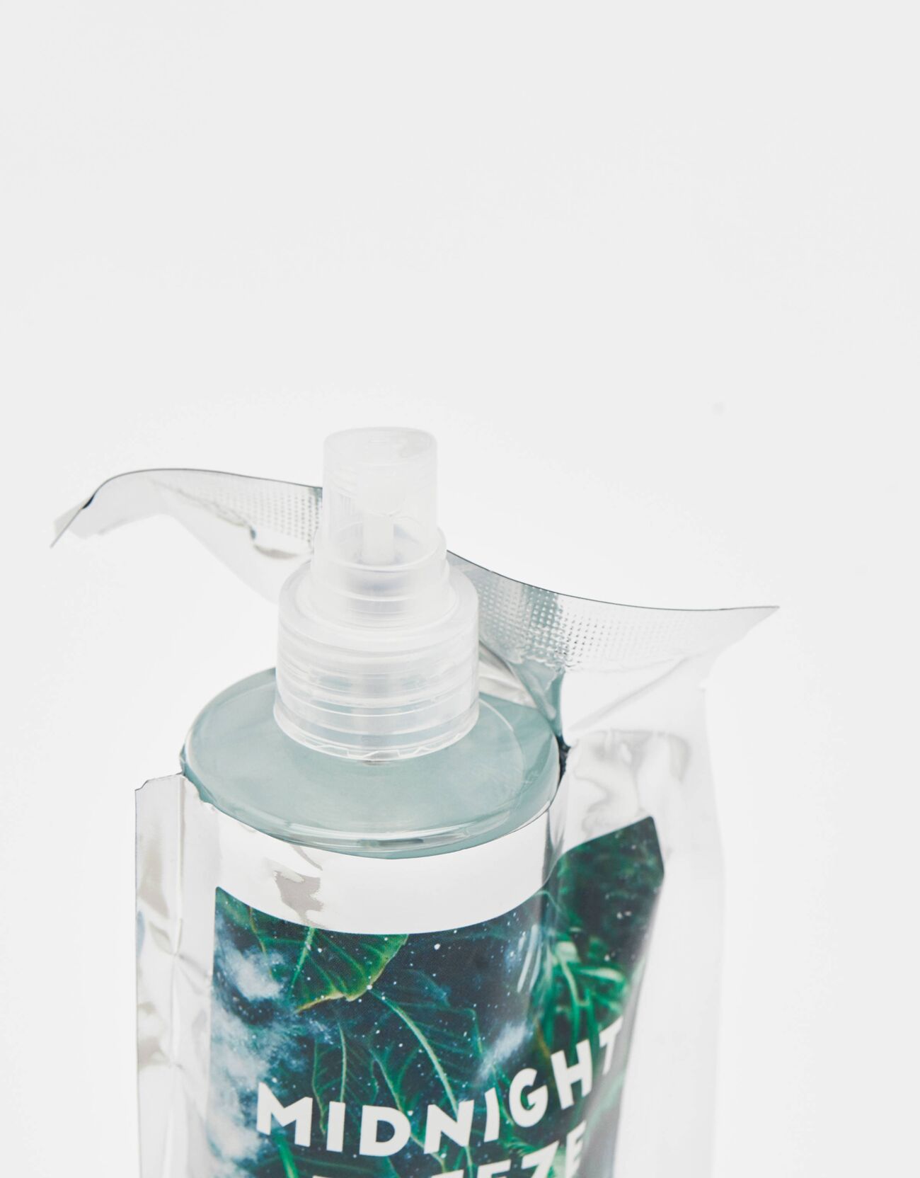 Bershka BSK Vücut spreyi Midnight breeze 100 ML 6 Bershka BSK Vücut spreyi Midnight breeze 100 ML 7