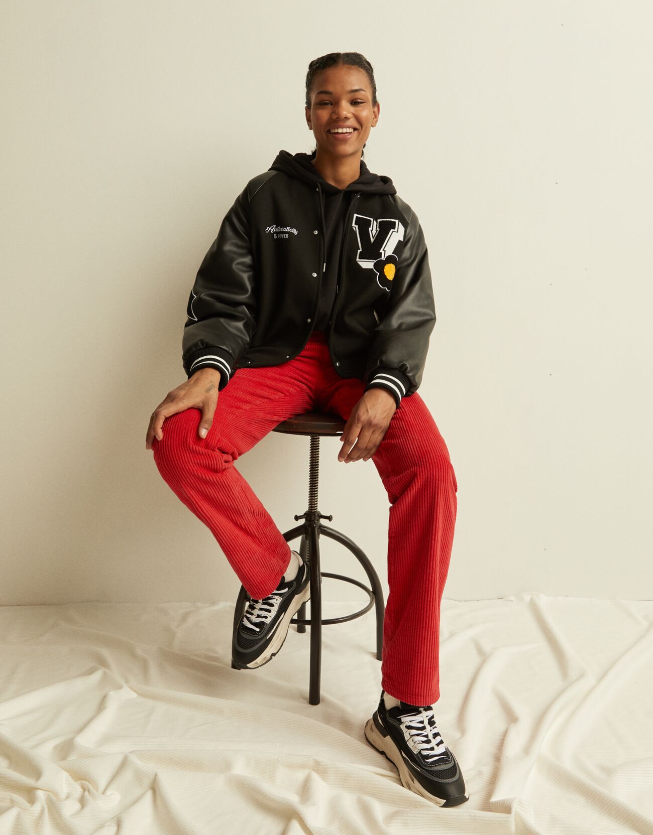 Bershka - Pantalón pana mom