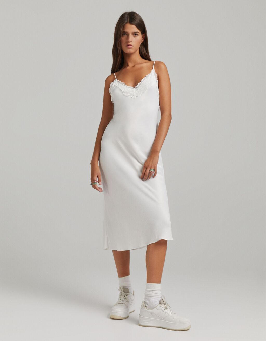 Bershka Rebaja El Vestido Midi Blanco Que Te Hará Parecer Una Modelo 1 Bershka