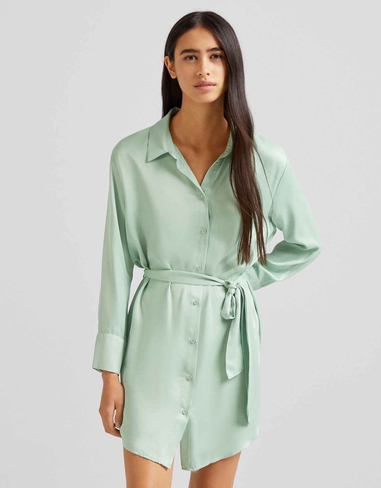 Зеленый Платье-рубашка из сатина с поясом Bershka