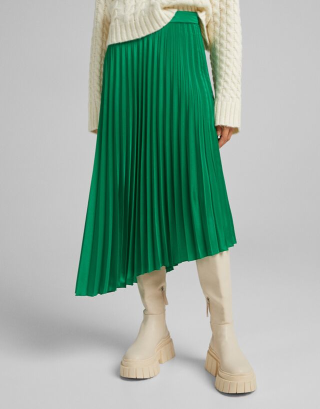 pleated skirt very