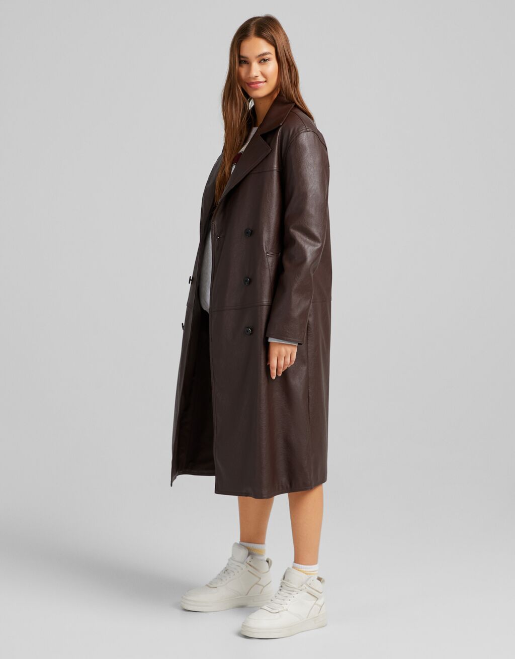 El abrigo con pelo de Bershka que ha sido un 'pelotazo' en ventas El abrigo con pelo de Bershka que ha sido un 'pelotazo' en ventas