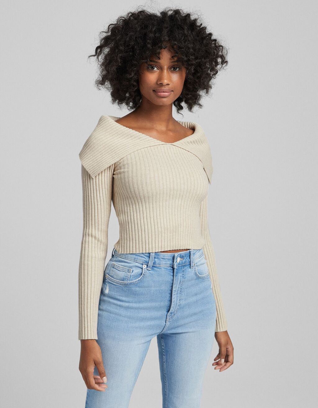 Off-the-shoulder fitted sweater