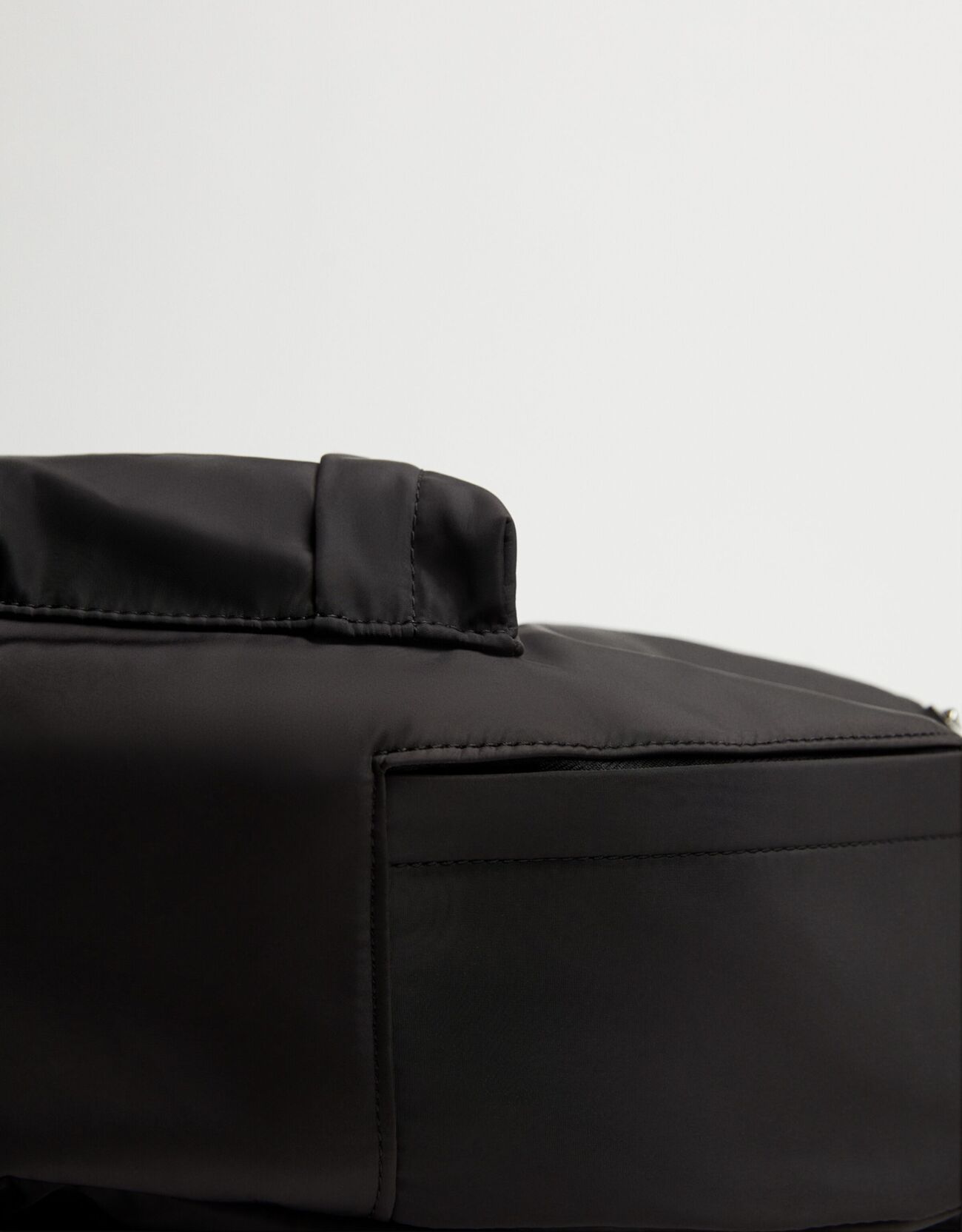 Рюкзак из переработанной ткани с карманом Черный Bershka