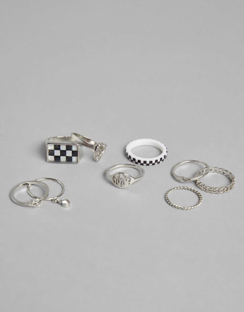 Set of 9 assorted rings