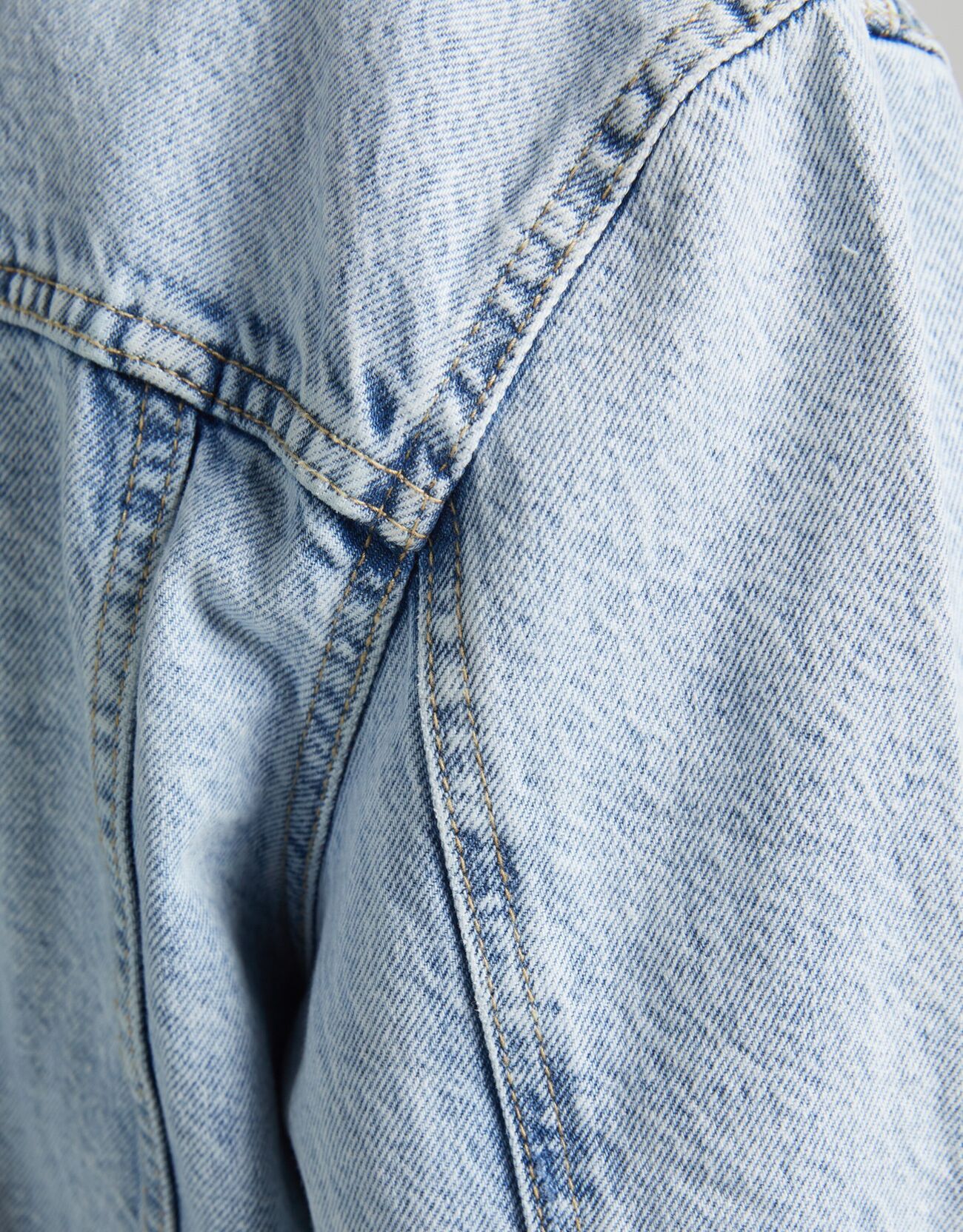 Базовая джинсовая куртка Голубой Bershka
