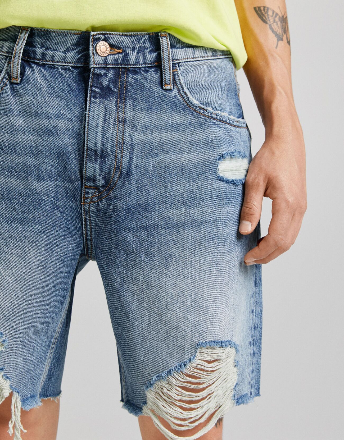 Bershka Distressed slim fit denim bermuda 2 Bershka Distressed slim fit denim bermuda 3
