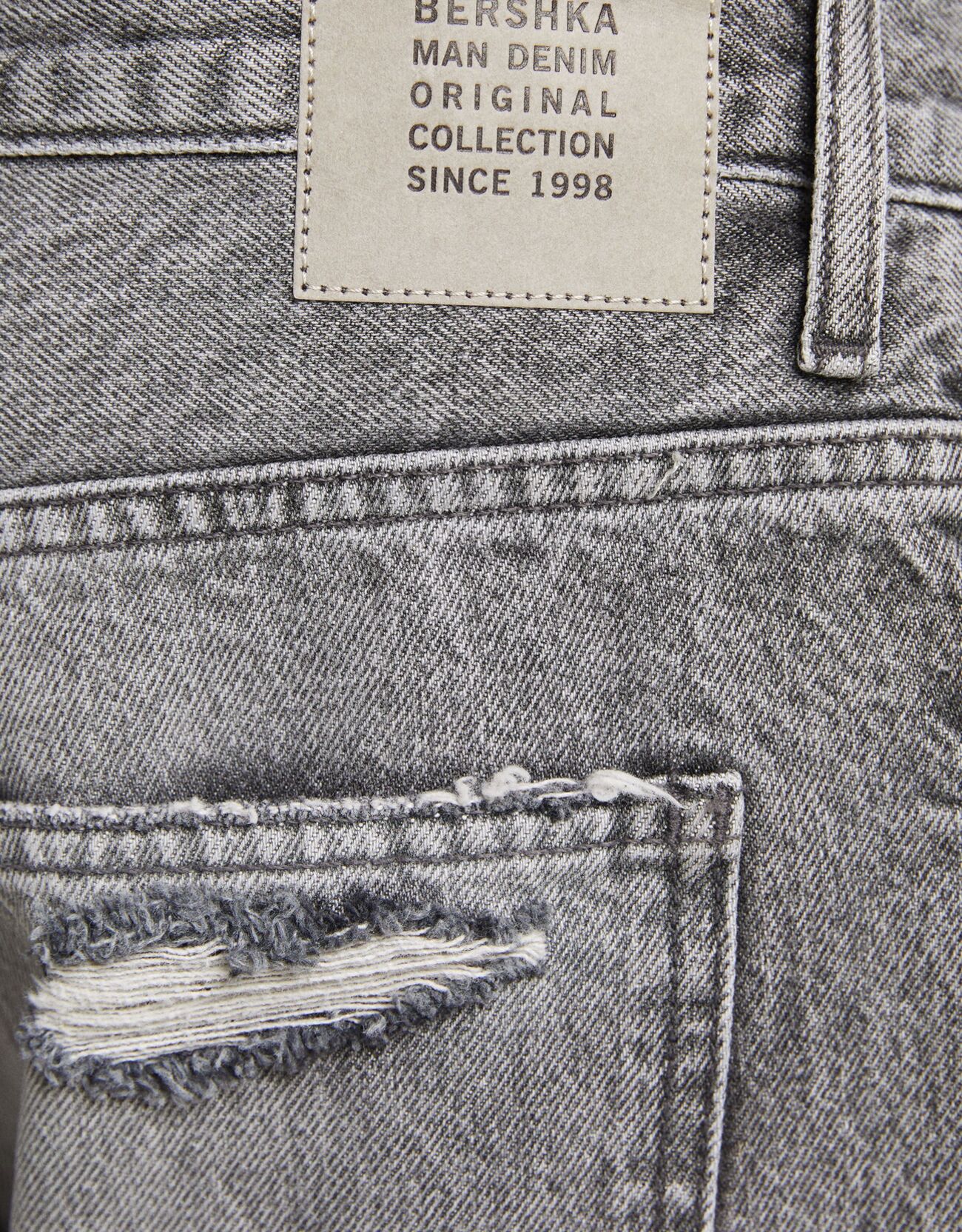 Bershka Distressed slim fit denim bermuda 2 Bershka Distressed slim fit denim bermuda 3