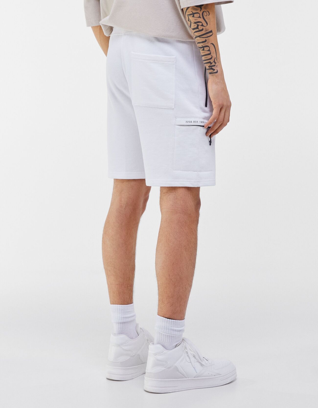 Bershka Cepli pamuklu jogger bermuda şort 4 Bershka Cepli pamuklu jogger bermuda şort 5