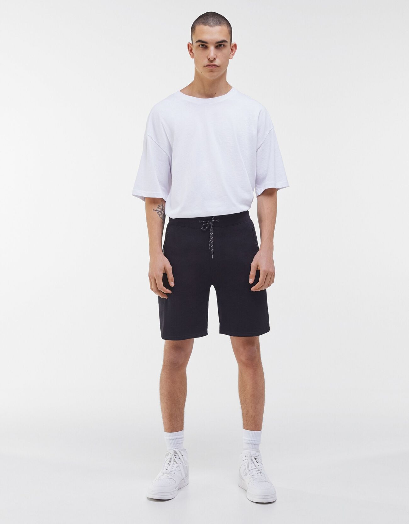 Bershka Cepli pamuklu jogger bermuda şort 10 Bershka Cepli pamuklu jogger bermuda şort 11