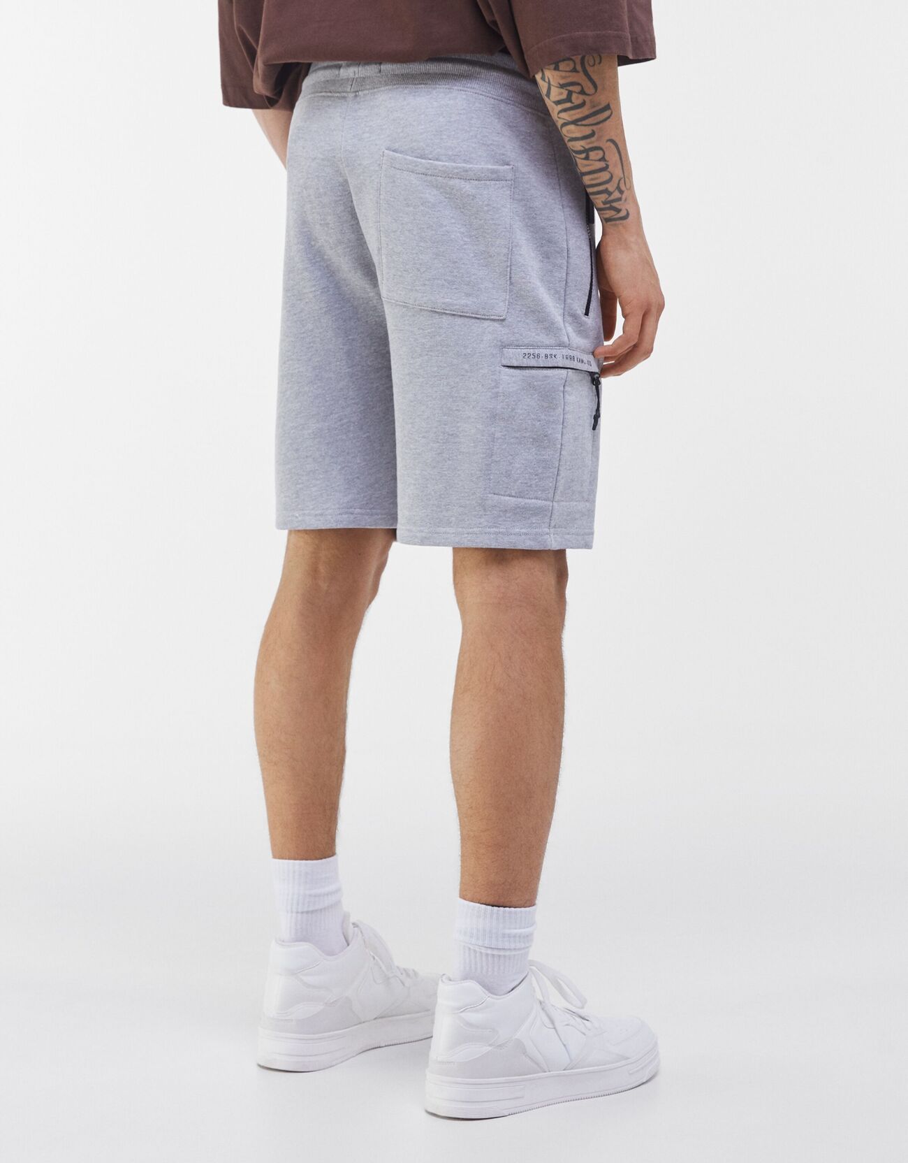 Bershka Cepli pamuklu jogger bermuda şort 4 Bershka Cepli pamuklu jogger bermuda şort 5