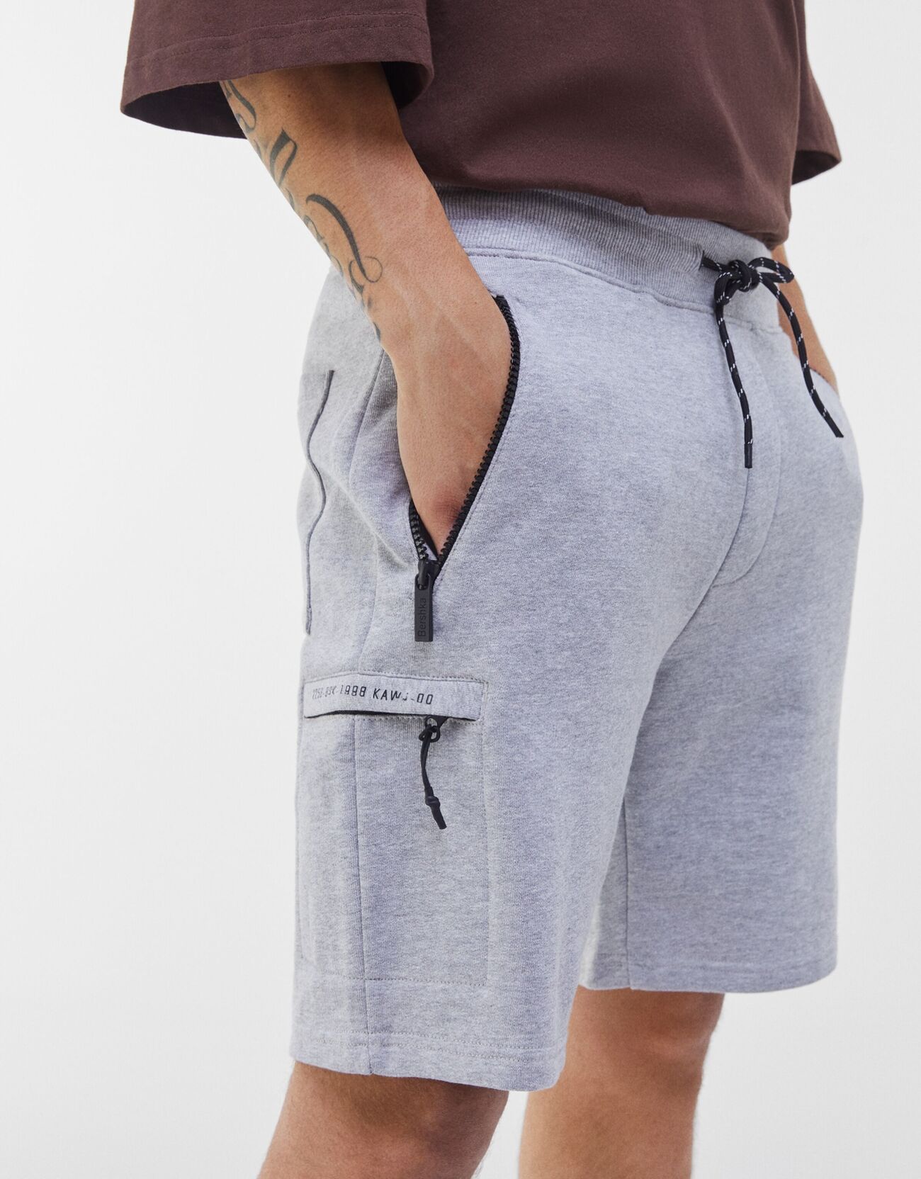 Bershka Cepli pamuklu jogger bermuda şort 6 Bershka Cepli pamuklu jogger bermuda şort 7
