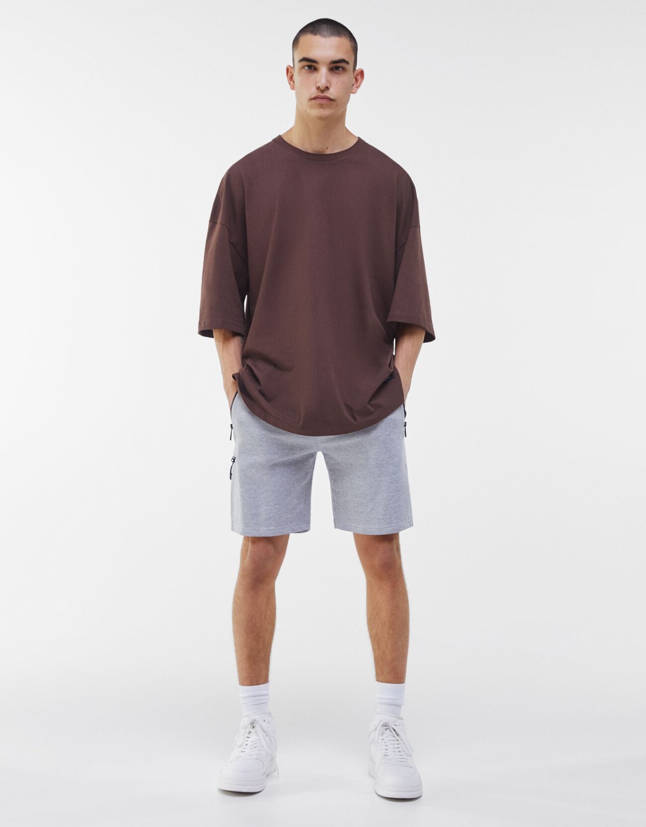 Bershka Cepli pamuklu jogger bermuda şort 8 Bershka Cepli pamuklu jogger bermuda şort 9
