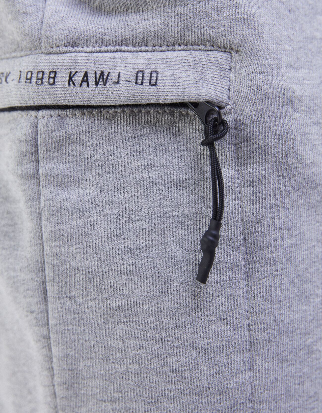 Bershka Cepli pamuklu jogger bermuda şort 2 Bershka Cepli pamuklu jogger bermuda şort 3