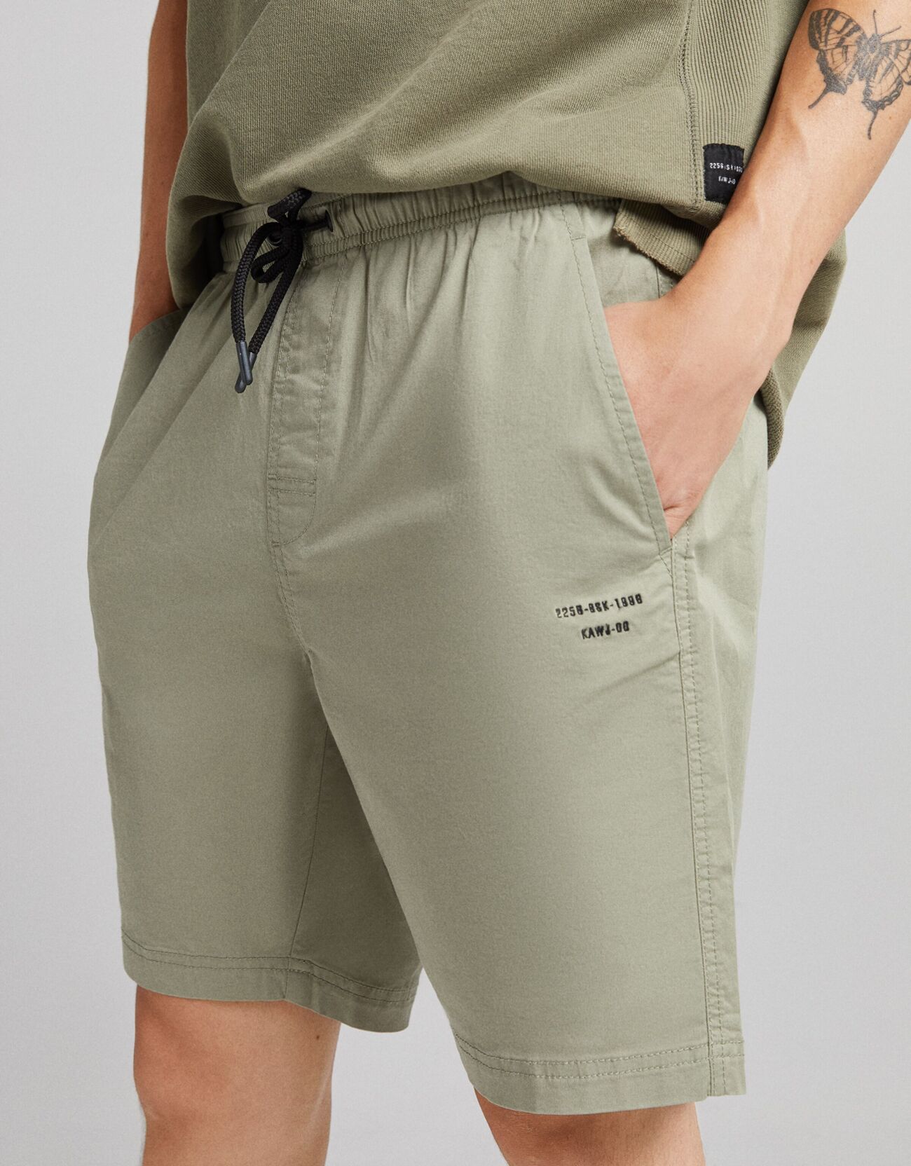 Bershka Pamuklu işlemeli jogging fit bermuda 8 Bershka Pamuklu işlemeli jogging fit bermuda 9