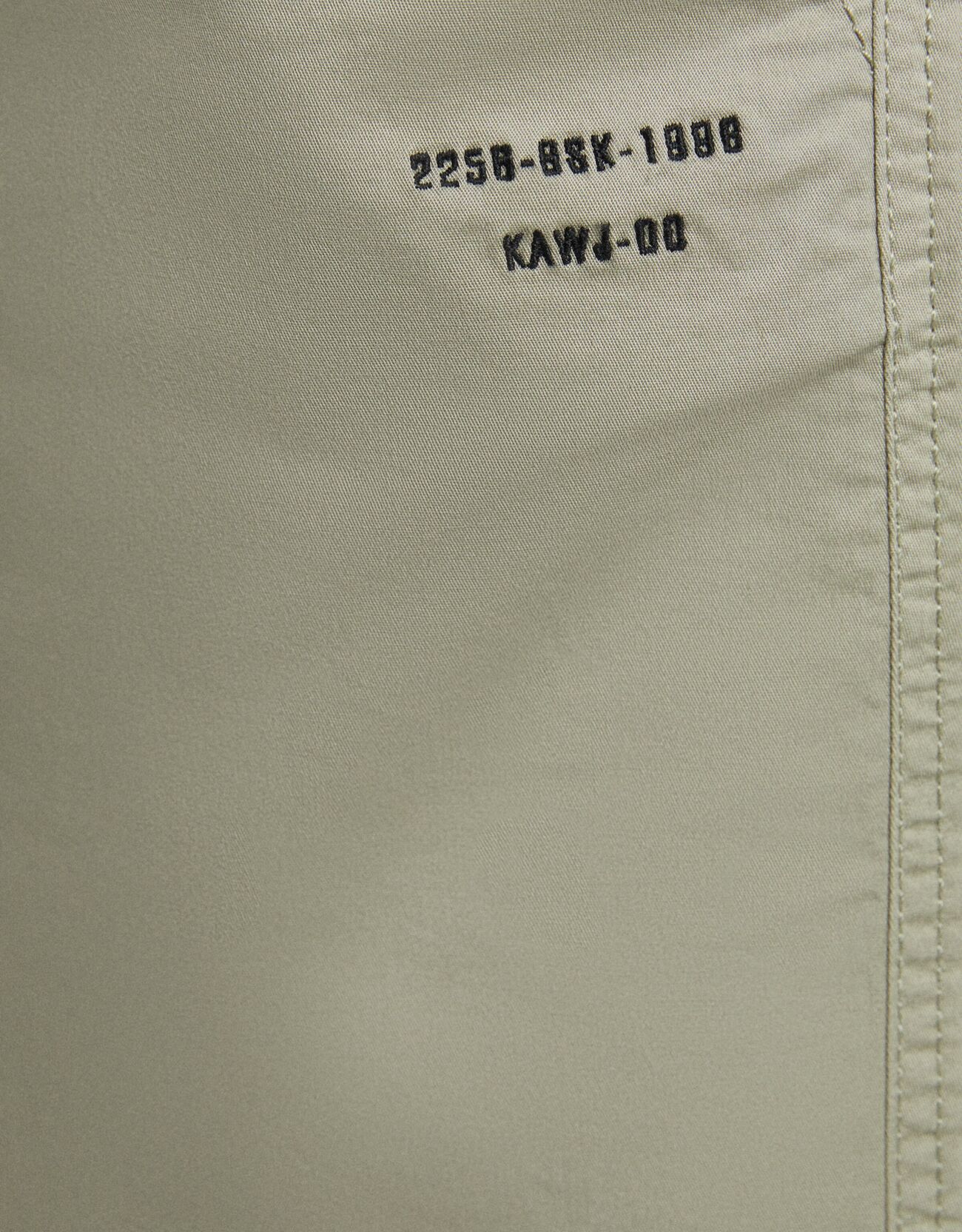 Bershka Pamuklu işlemeli jogging fit bermuda 2 Bershka Pamuklu işlemeli jogging fit bermuda 3