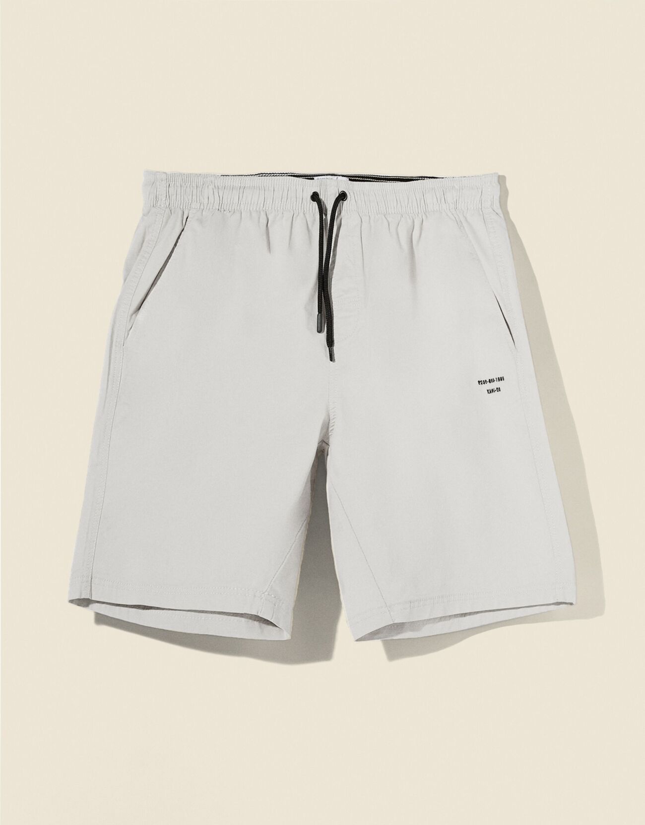 Bershka Pamuklu işlemeli jogging fit bermuda 0 Bershka Pamuklu işlemeli jogging fit bermuda 1