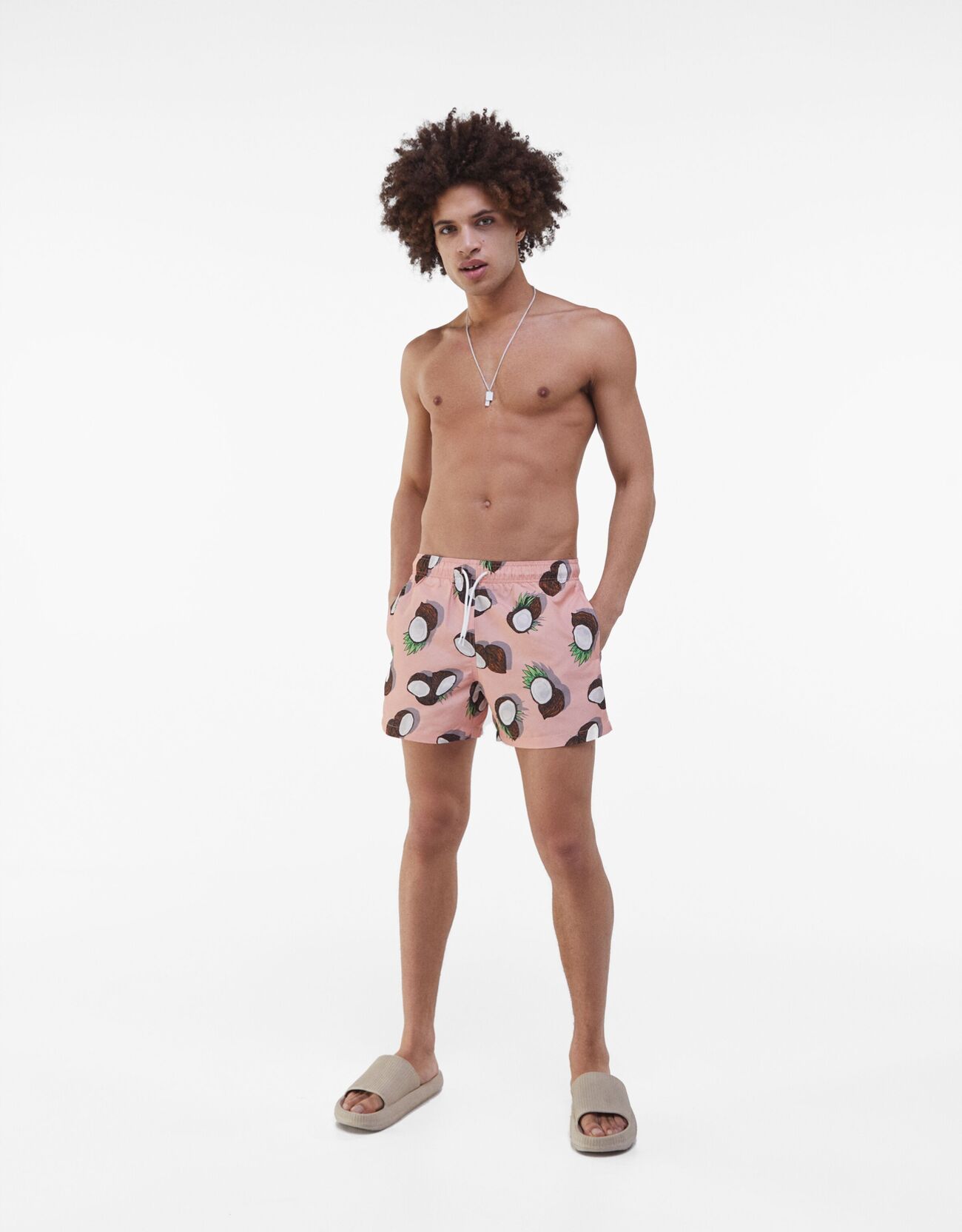 Bershka Desenli deniz şortu. 4 Bershka Desenli deniz şortu. 4