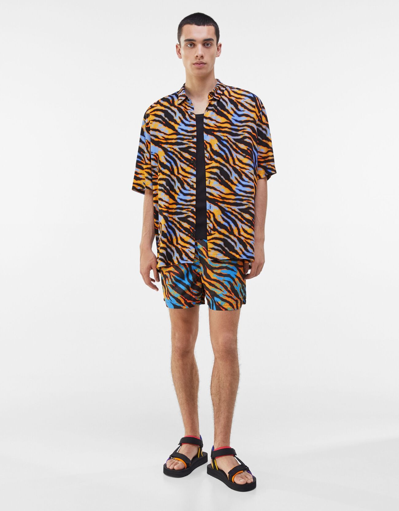 Bershka Zebra desenli deniz şortu 10 Bershka Zebra desenli deniz şortu 11