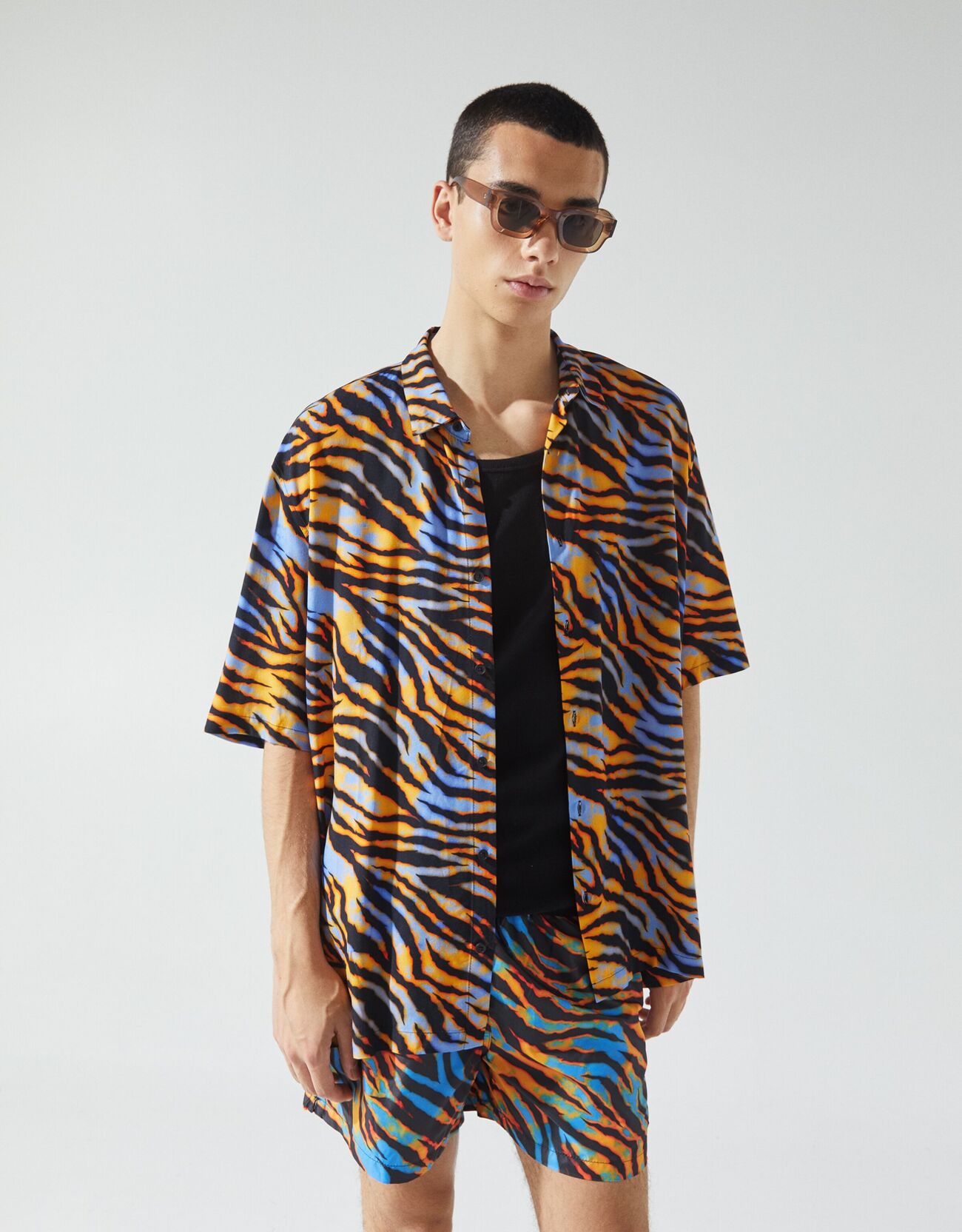 Bershka Zebra desenli deniz şortu 4 Bershka Zebra desenli deniz şortu 5