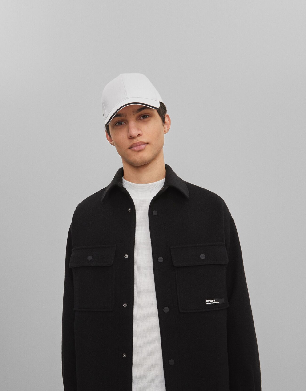 Bershka Basic şapka. 1 Bershka Basic şapka. 1