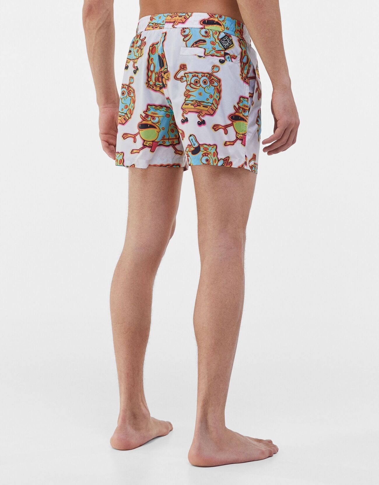 Bershka SpongeBob x Bershka desenli deniz şortu 6 Bershka SpongeBob x Bershka desenli deniz şortu 7
