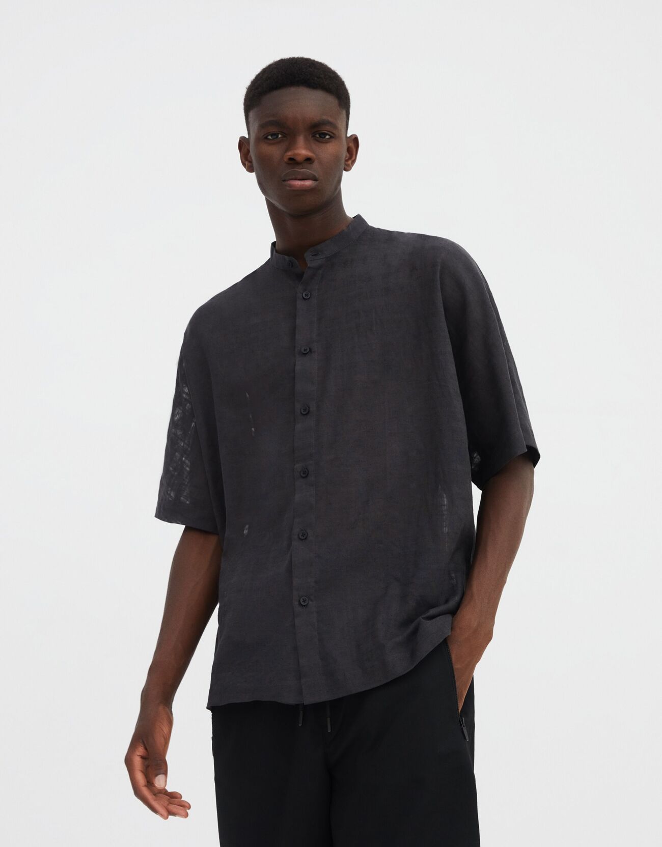 Bershka Kısa kollu transparan oversize gömlek 4 Bershka Kısa kollu transparan oversize gömlek 5