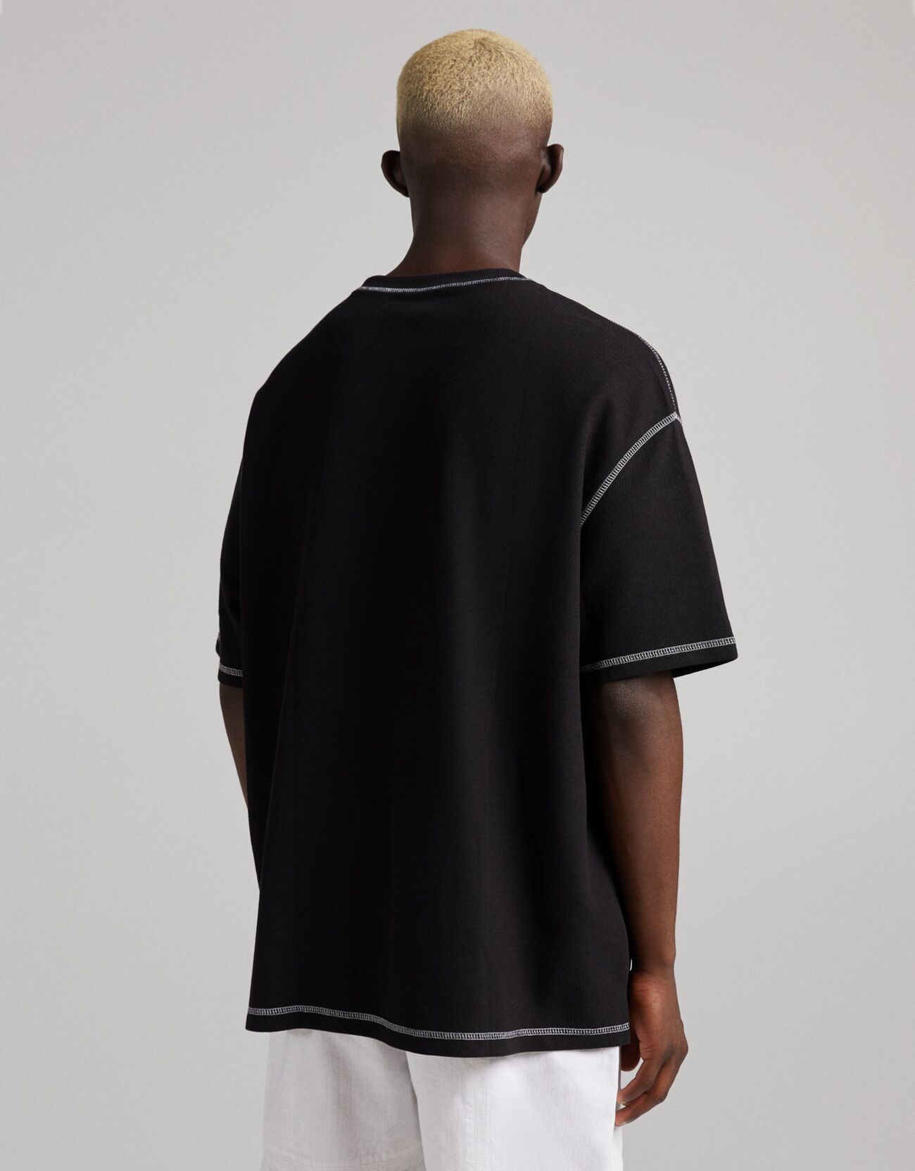 Bershka Kontrast dikişli kısa kollu t-shirt 10 Bershka Kontrast dikişli kısa kollu t-shirt 11