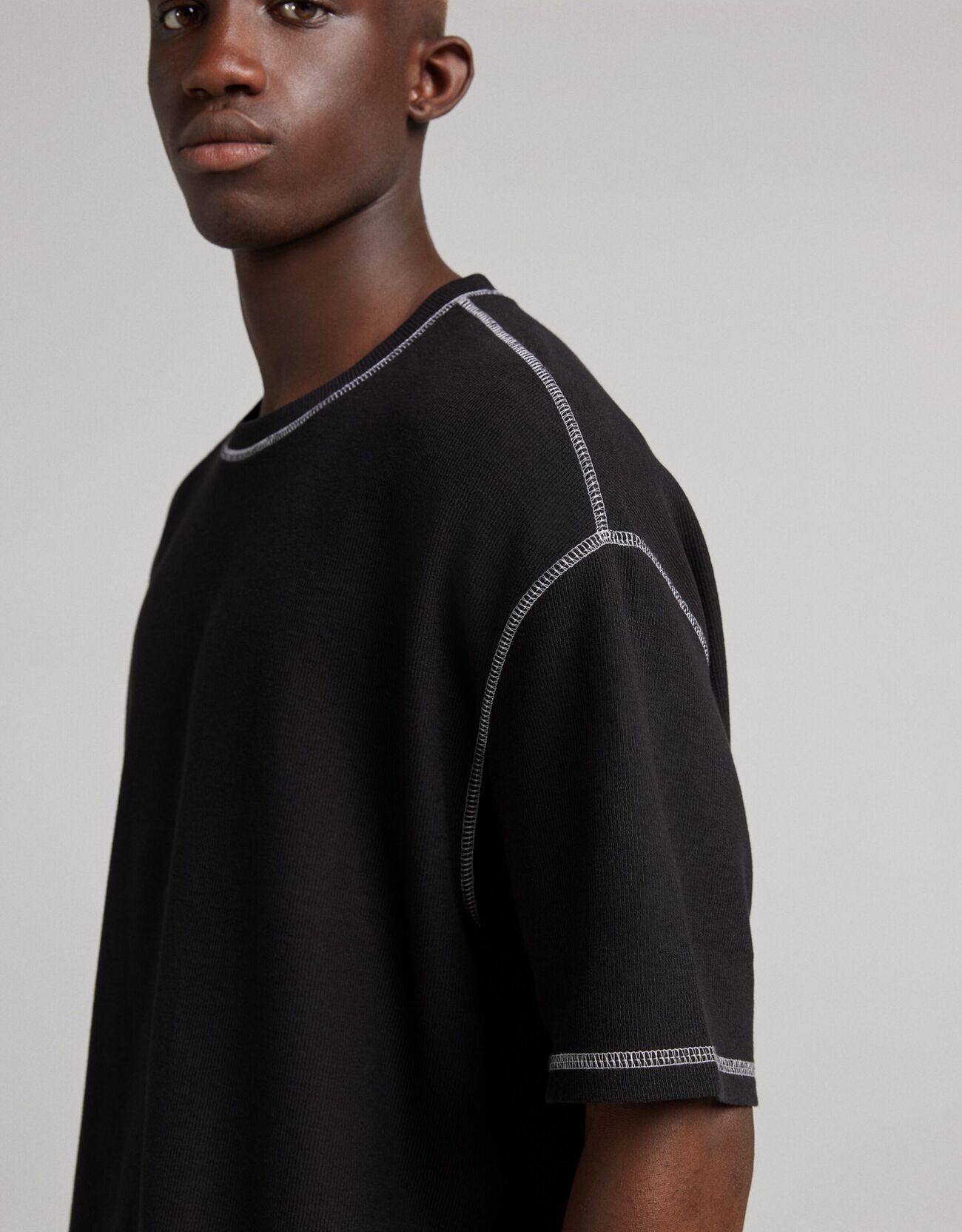 Bershka Kontrast dikişli kısa kollu t-shirt 8 Bershka Kontrast dikişli kısa kollu t-shirt 9