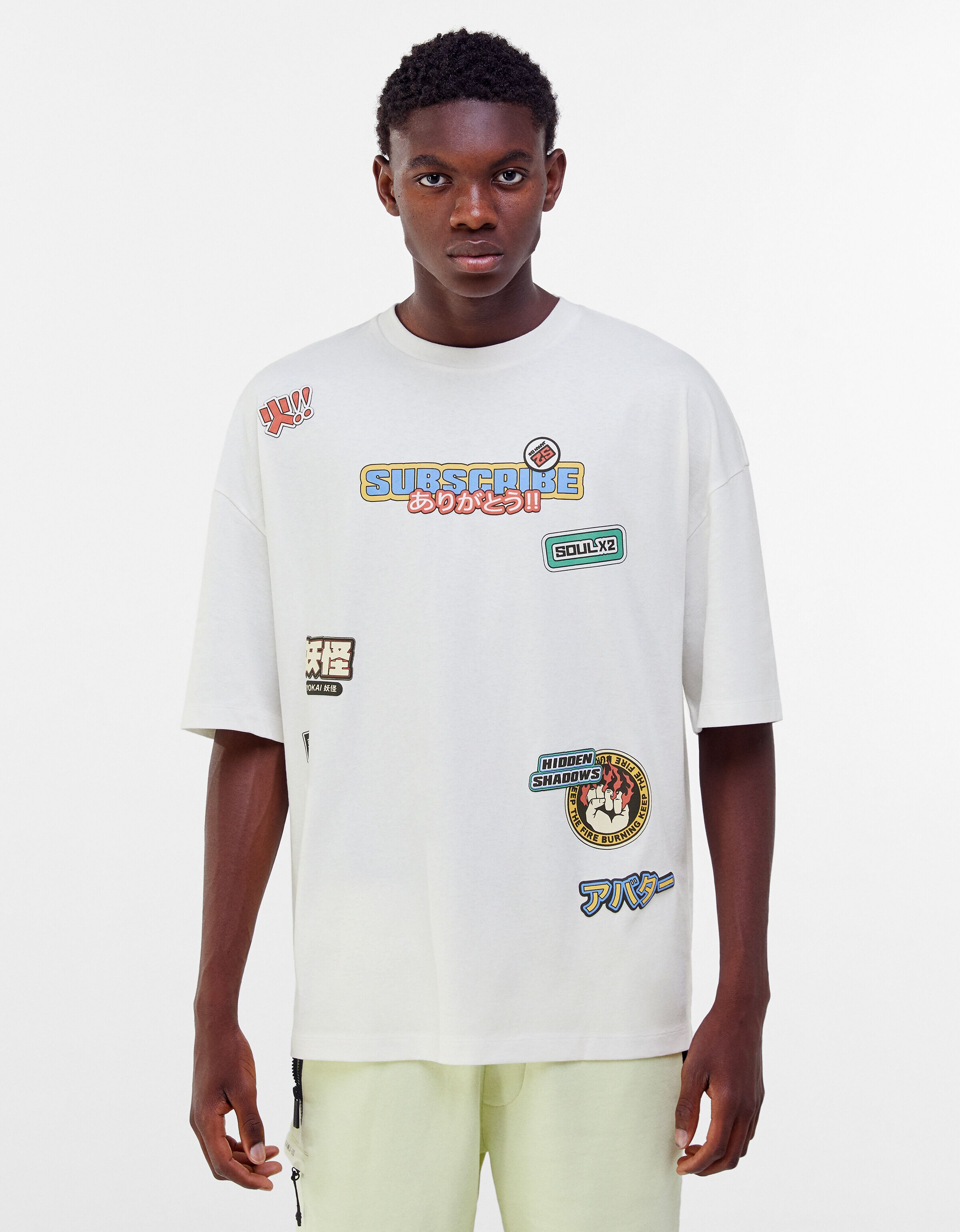 Extra loose animé print T-shirt with patches - Man | Bershka