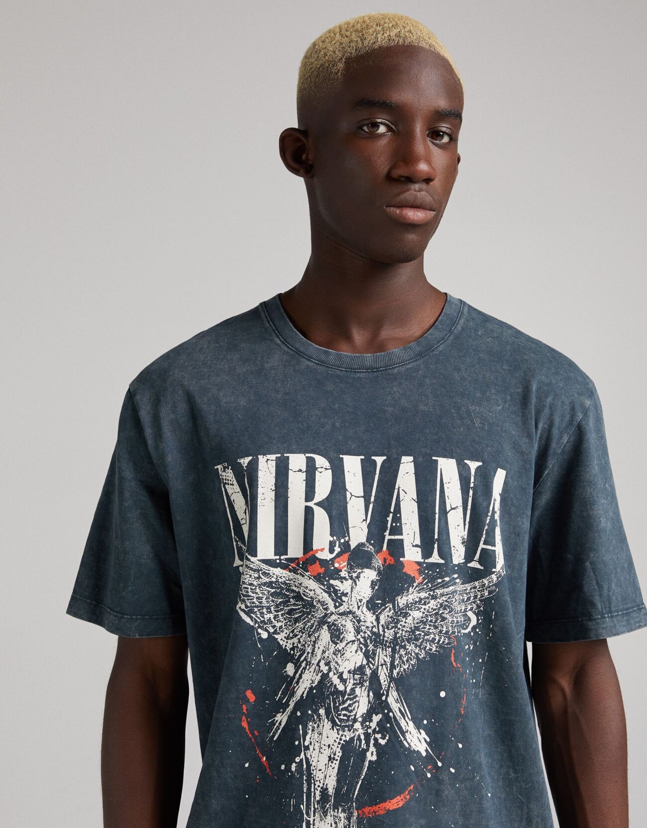 Hollywood Torpe Piñón Bershka - Camiseta regular fit Nirvana