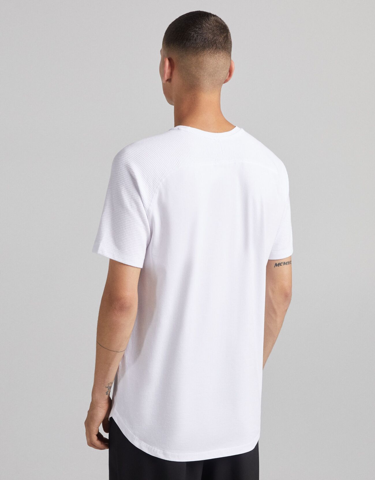 Bershka Uzun Ottoman kumaş t-shirt 6 Bershka Uzun Ottoman kumaş t-shirt 7